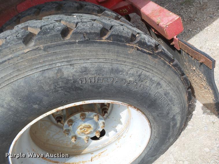 image for item EN9562 1990 International F-9370 semi truck