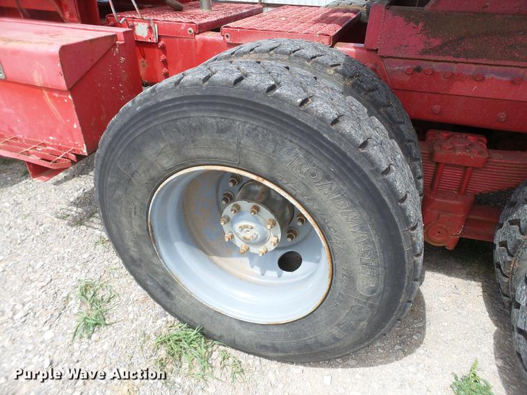 image for item EN9562 1990 International F-9370 semi truck