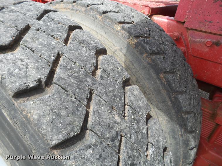 image for item EN9562 1990 International F-9370 semi truck