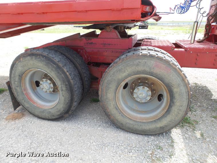 image for item EN9562 1990 International F-9370 semi truck