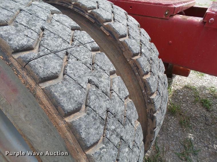 image for item EN9562 1990 International F-9370 semi truck