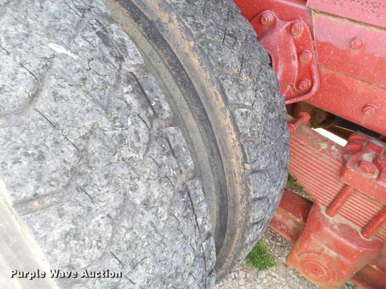 image for item EN9562 1990 International F-9370 semi truck