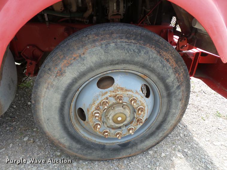 image for item EN9562 1990 International F-9370 semi truck