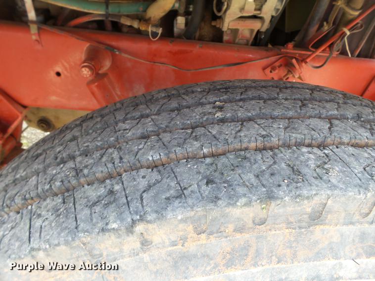 image for item EN9562 1990 International F-9370 semi truck