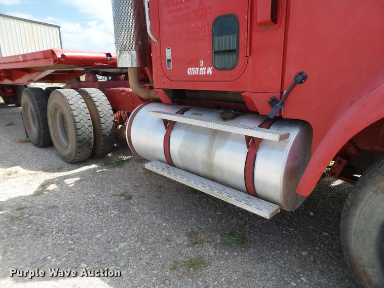 image for item EN9562 1990 International F-9370 semi truck