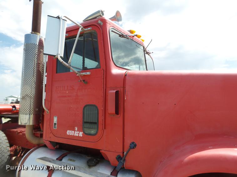 image for item EN9562 1990 International F-9370 semi truck