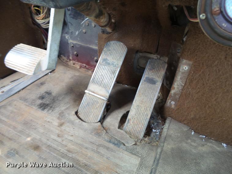 image for item EN9562 1990 International F-9370 semi truck