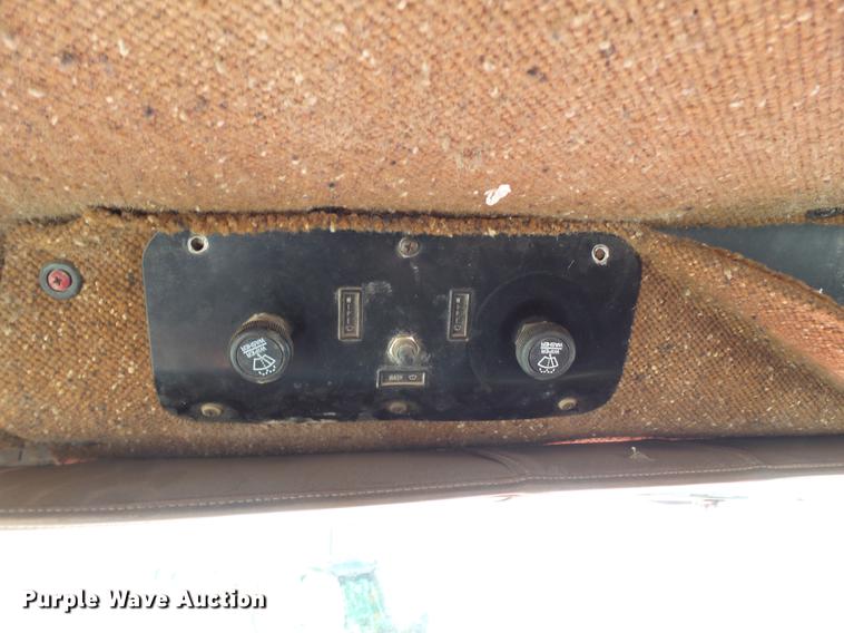 image for item EN9562 1990 International F-9370 semi truck