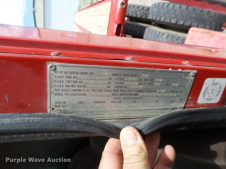 image for item EN9562 1990 International F-9370 semi truck