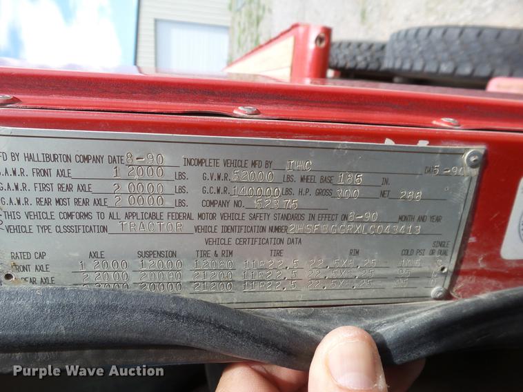 image for item EN9562 1990 International F-9370 semi truck