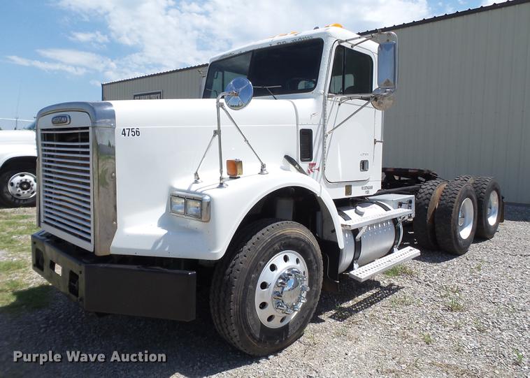 image for item EN9568 2006 Freightliner FLD120 SD semi truck