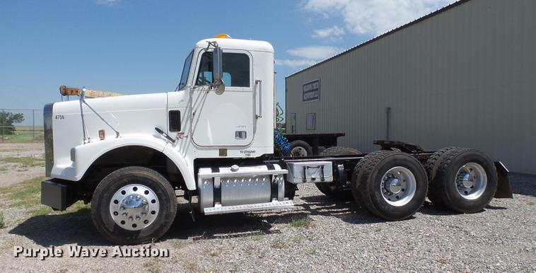 image for item EN9568 2006 Freightliner FLD120 SD semi truck