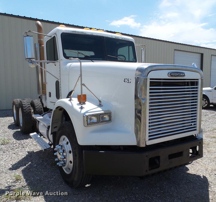 image for item EN9568 2006 Freightliner FLD120 SD semi truck