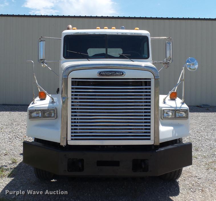 image for item EN9568 2006 Freightliner FLD120 SD semi truck
