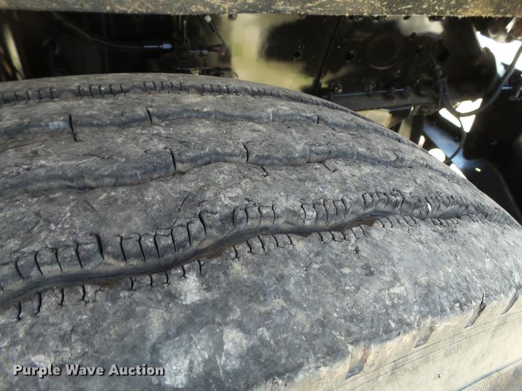 image for item EN9568 2006 Freightliner FLD120 SD semi truck