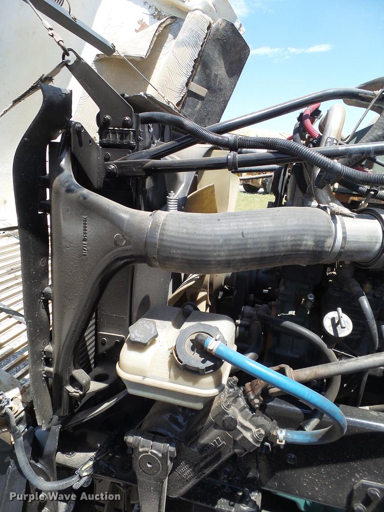 image for item EN9568 2006 Freightliner FLD120 SD semi truck