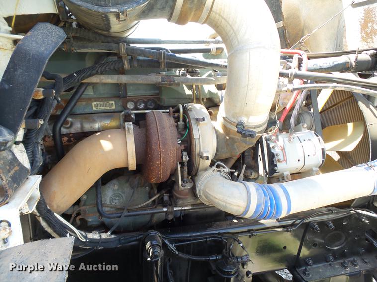 image for item EN9568 2006 Freightliner FLD120 SD semi truck