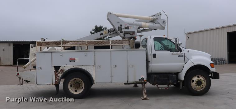 image for item EP9338 2000 Ford F650 bucket truck