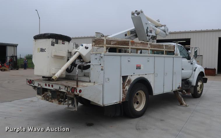 image for item EP9338 2000 Ford F650 bucket truck