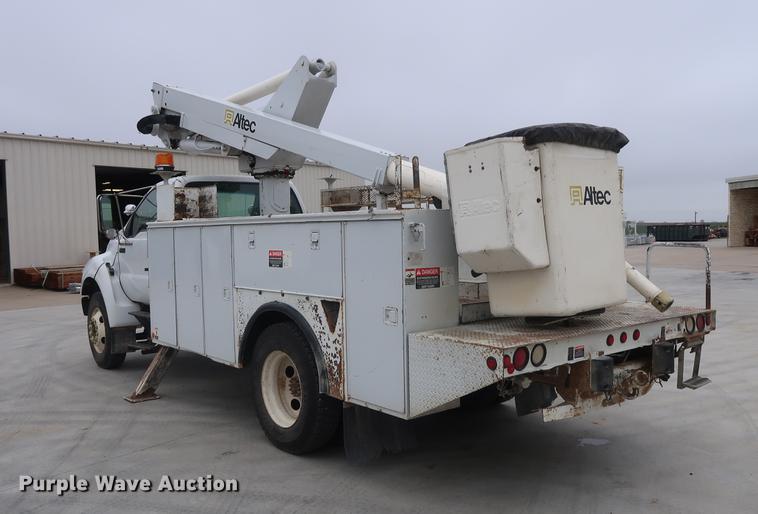 image for item EP9338 2000 Ford F650 bucket truck