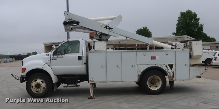 image for item EP9338 2000 Ford F650 bucket truck