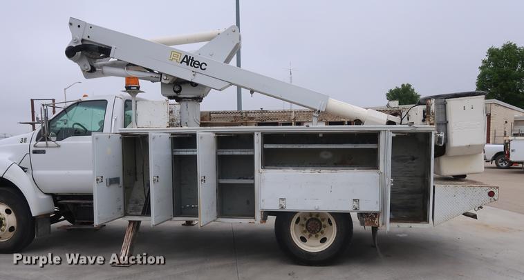image for item EP9338 2000 Ford F650 bucket truck