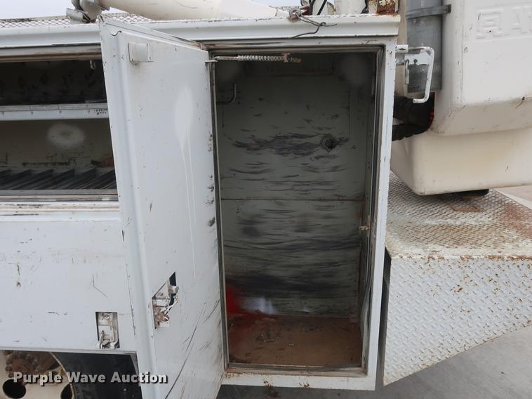 image for item EP9338 2000 Ford F650 bucket truck