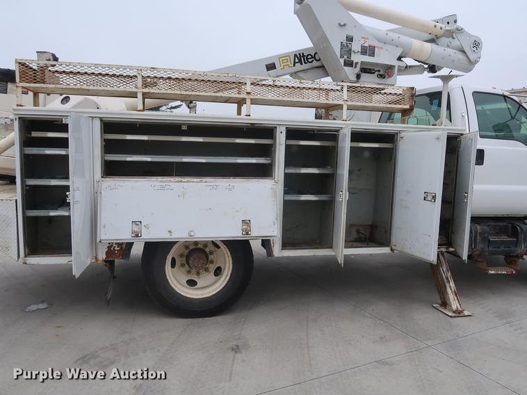 image for item EP9338 2000 Ford F650 bucket truck