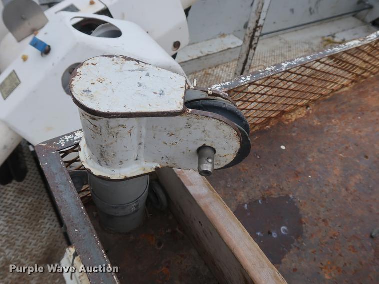 image for item EP9338 2000 Ford F650 bucket truck