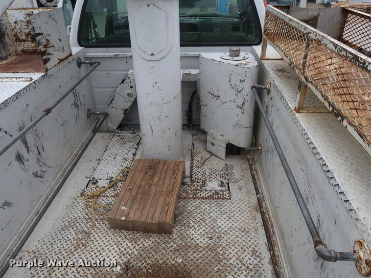 image for item EP9338 2000 Ford F650 bucket truck