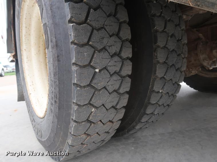 image for item EP9338 2000 Ford F650 bucket truck