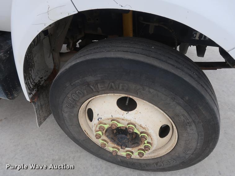 image for item EP9338 2000 Ford F650 bucket truck