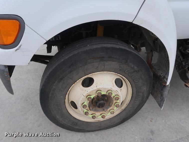 image for item EP9338 2000 Ford F650 bucket truck