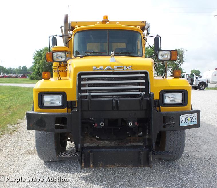 image for item J8510 1998 Mack RD688S dump truck
