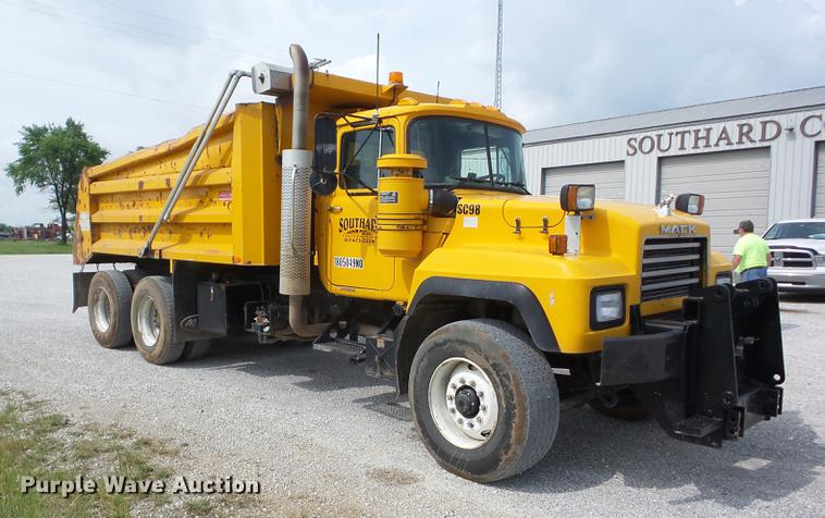 image for item J8510 1998 Mack RD688S dump truck