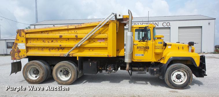 image for item J8510 1998 Mack RD688S dump truck