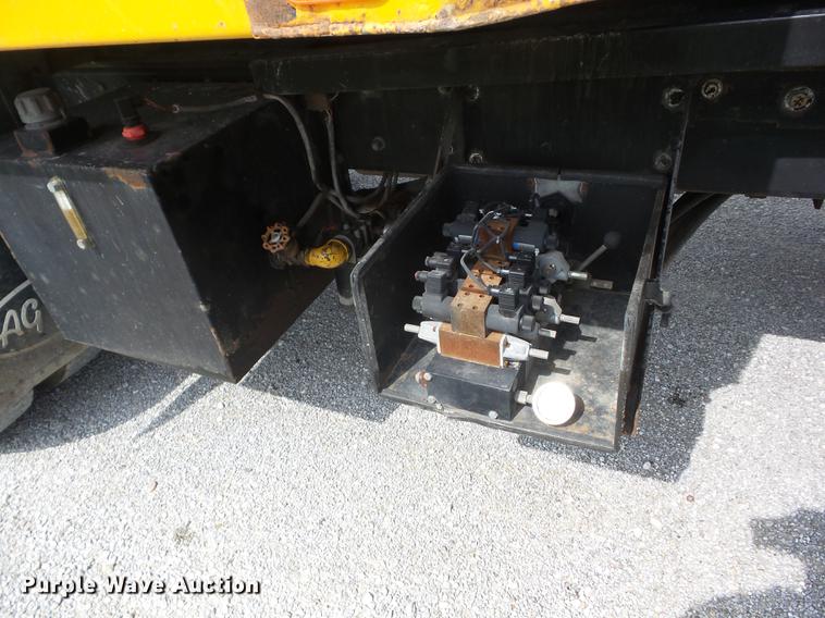 image for item J8510 1998 Mack RD688S dump truck