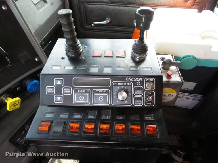 image for item J8510 1998 Mack RD688S dump truck