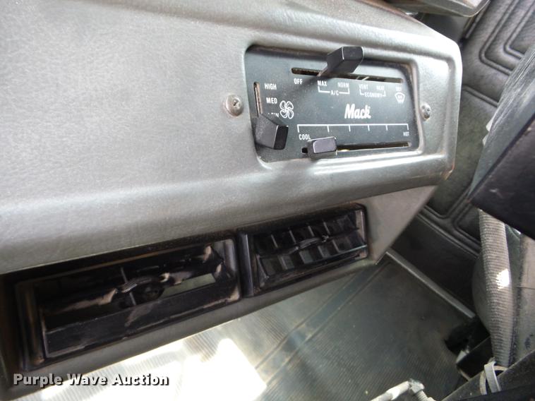 image for item J8510 1998 Mack RD688S dump truck
