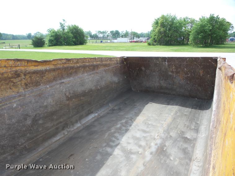 image for item J8510 1998 Mack RD688S dump truck