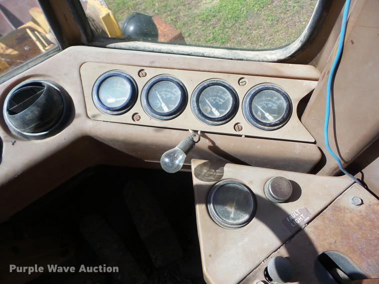 image for item J8518 1989 Caterpillar 926E wheel loader