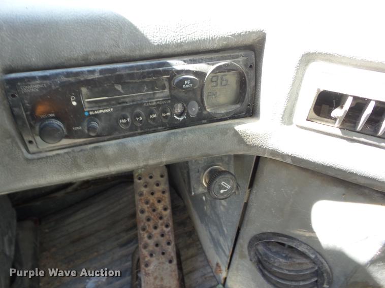 image for item L4368 2002 Komatsu WA270 wheel loader