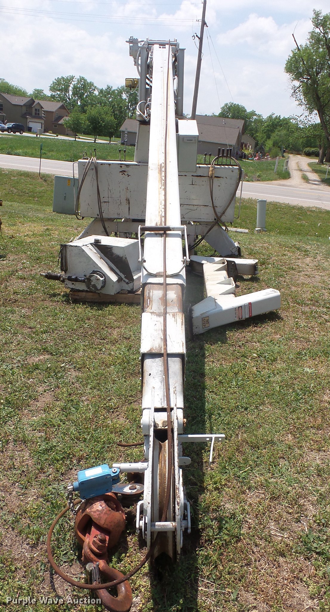 Weldco Hydralift HL48 crane in Wamego, KS Item DB6075 sold Purple Wave