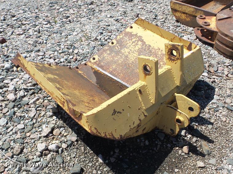 image for item BI9526 46"W bucket