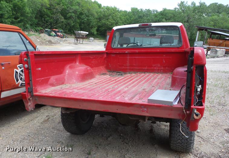 image for item BI9553 1994 Ford F250 pickup truck