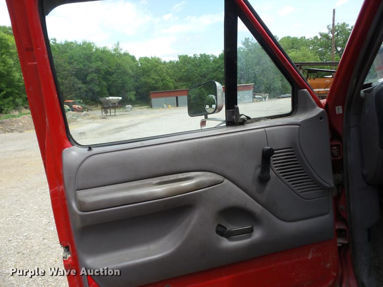 image for item BI9553 1994 Ford F250 pickup truck