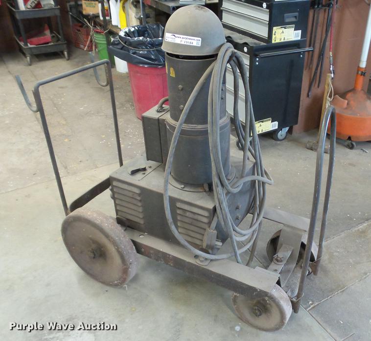 image for item BW9184 Lincoln Electric SAE2000 arc welder