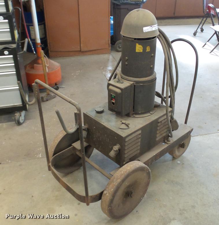 image for item BW9184 Lincoln Electric SAE2000 arc welder