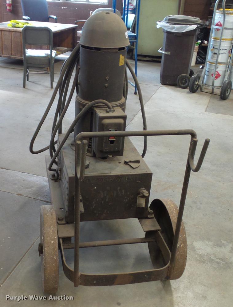 image for item BW9184 Lincoln Electric SAE2000 arc welder