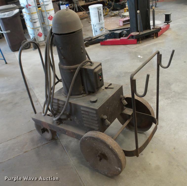 image for item BW9184 Lincoln Electric SAE2000 arc welder